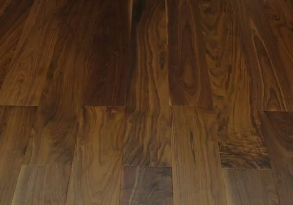 Паркетная доска Wood Bee Classik Орех Американский Gloss 10%
